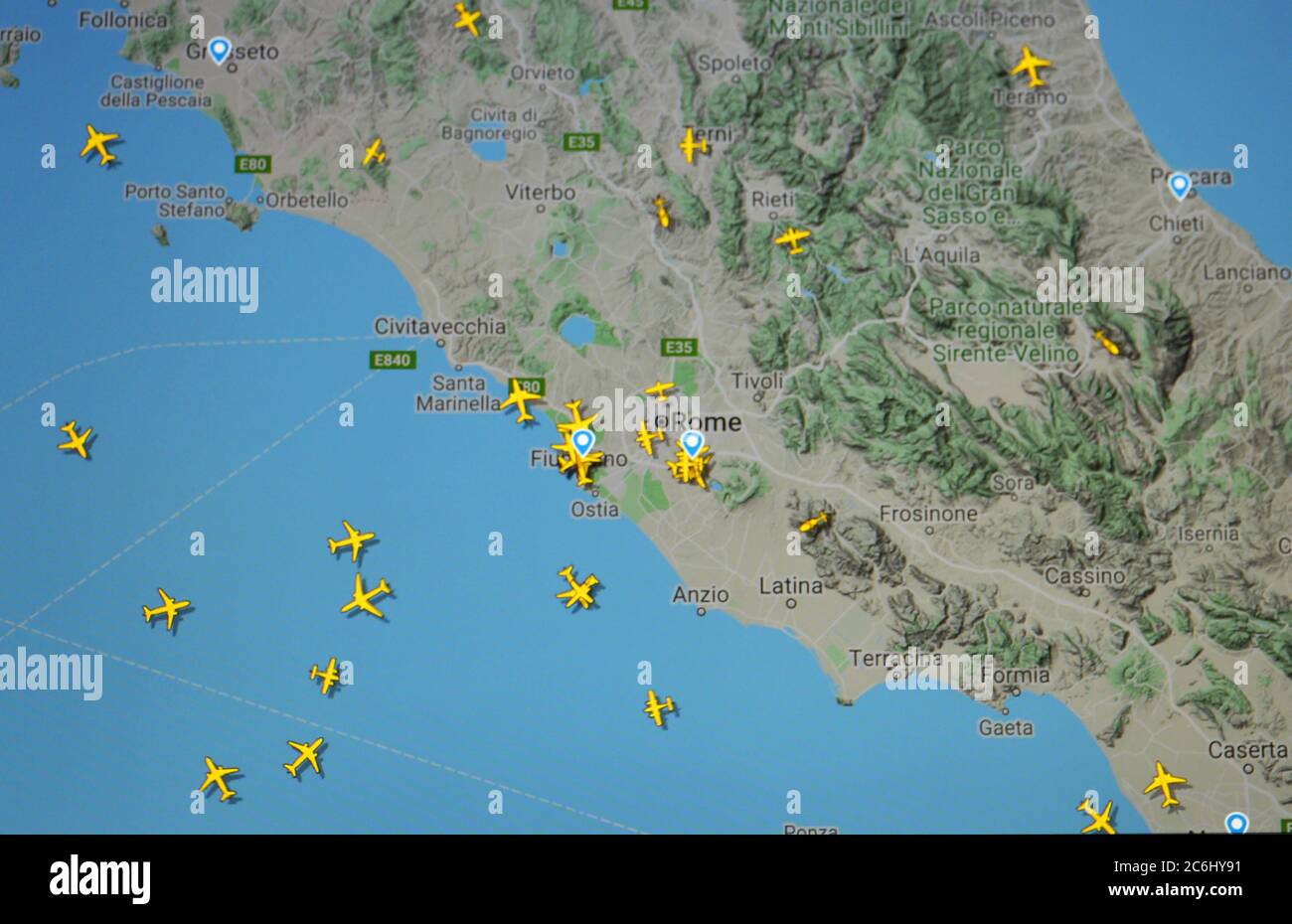 Trafic aérien sur la région de Roma (10 juillet 2020, UTC 09.44) sur Internet avec le site Flightracar 24. Période de pendémie de Conoravirus Banque D'Images