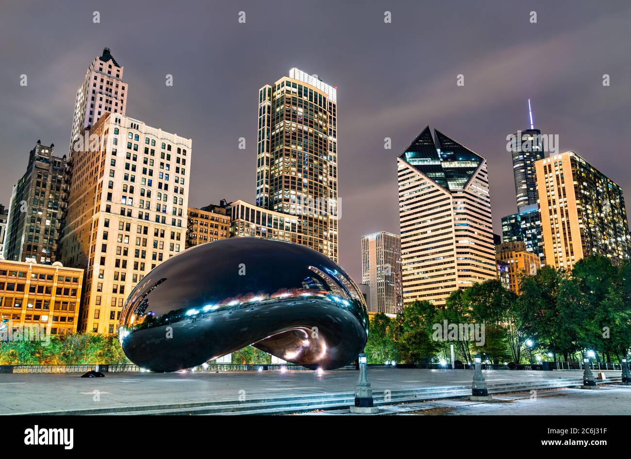 Cloud Gate, une sculpture publique au Millennium Park à Chicago, aux États-Unis Banque D'Images