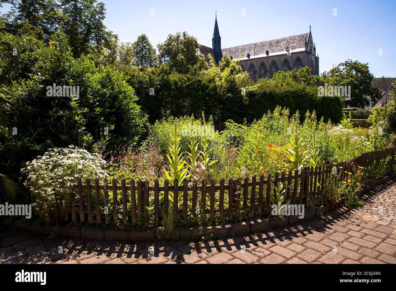 Ferme et jardin d'herbes à la cathédrale d'Altenberg à Odenthal, région de Bergisches, Rhénanie-du-Nord-Westphalie, Allemagne. Bauern- und Kraeutergarten am Banque D'Images