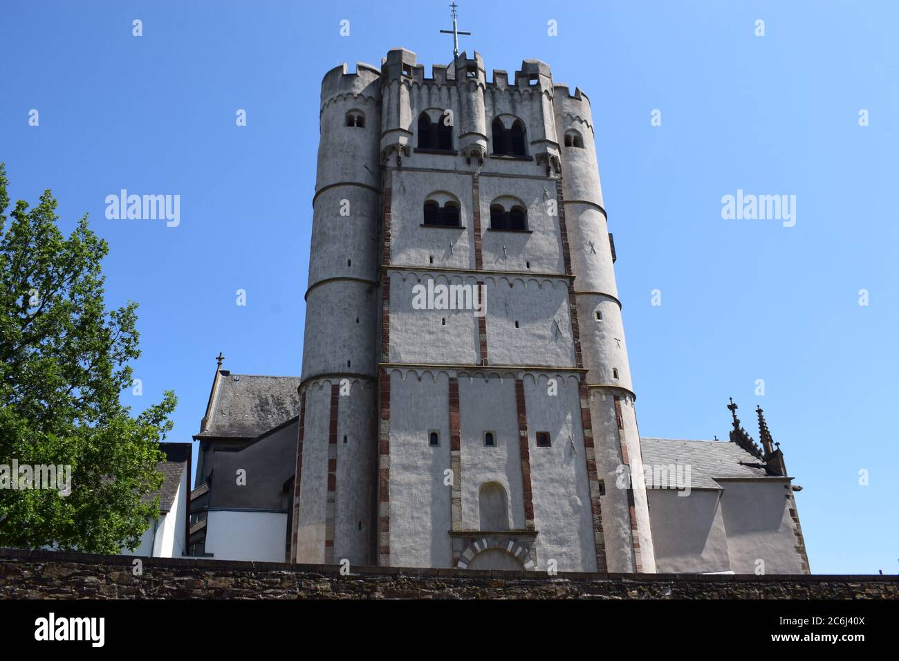 Kirche Saint-Martin et Saint-Severus à Münstermaifeld Banque D'Images