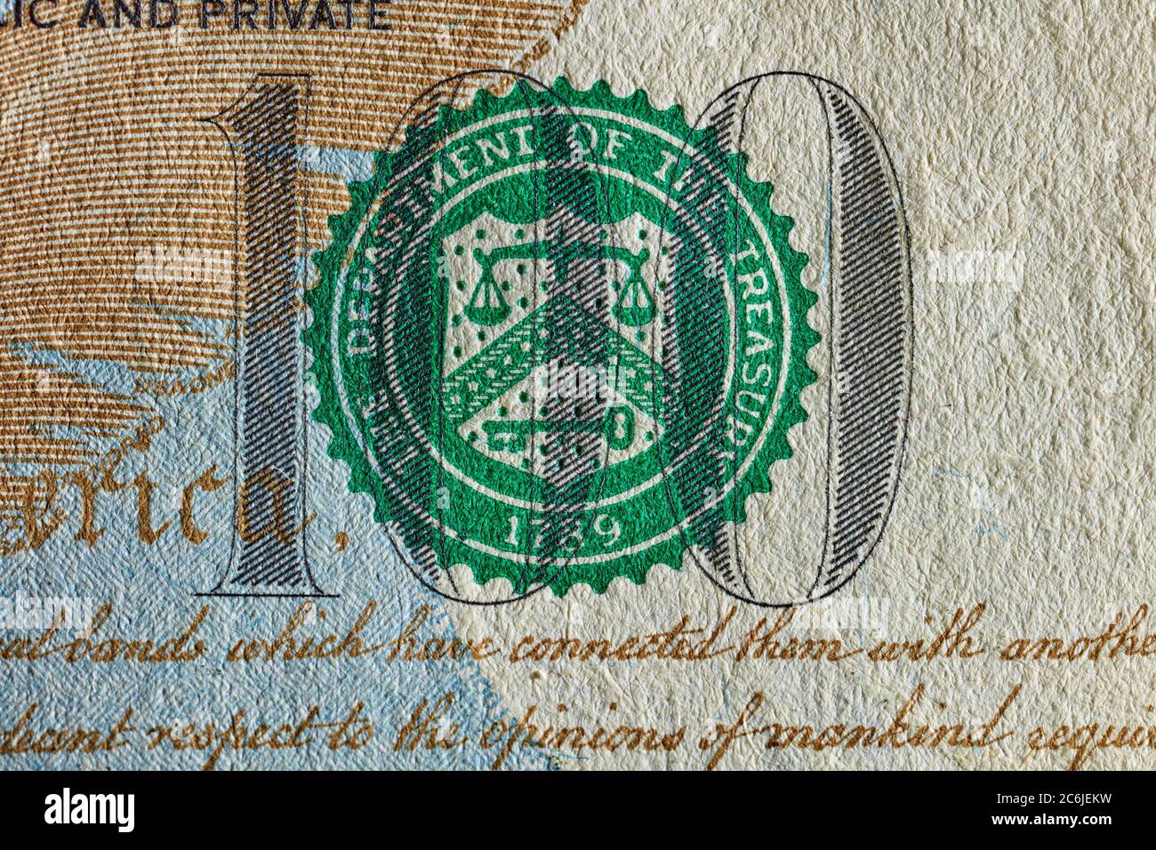 Un sceau vert sur un billet de 100 dollars US (série 2009 A) représentant le ministère des Finances américain. Banque D'Images