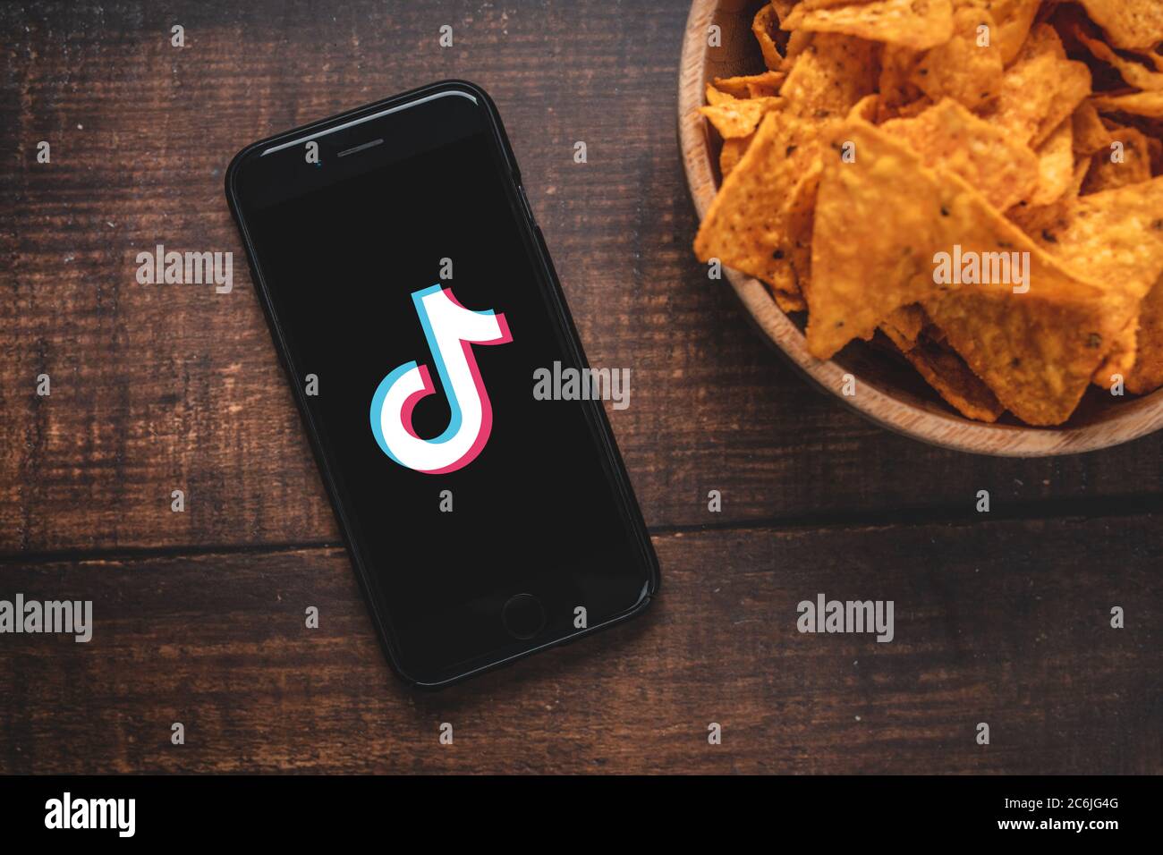 Antalya, TURQUIE - 08 juillet 2020. Smartphone affichant le logo de l'application Tiktok. Banque D'Images