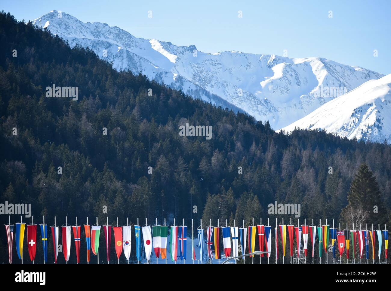 Drapeaux nationaux aux Championnats du monde nordique 2019 de la FIS, Seefeld, Autriche. Banque D'Images