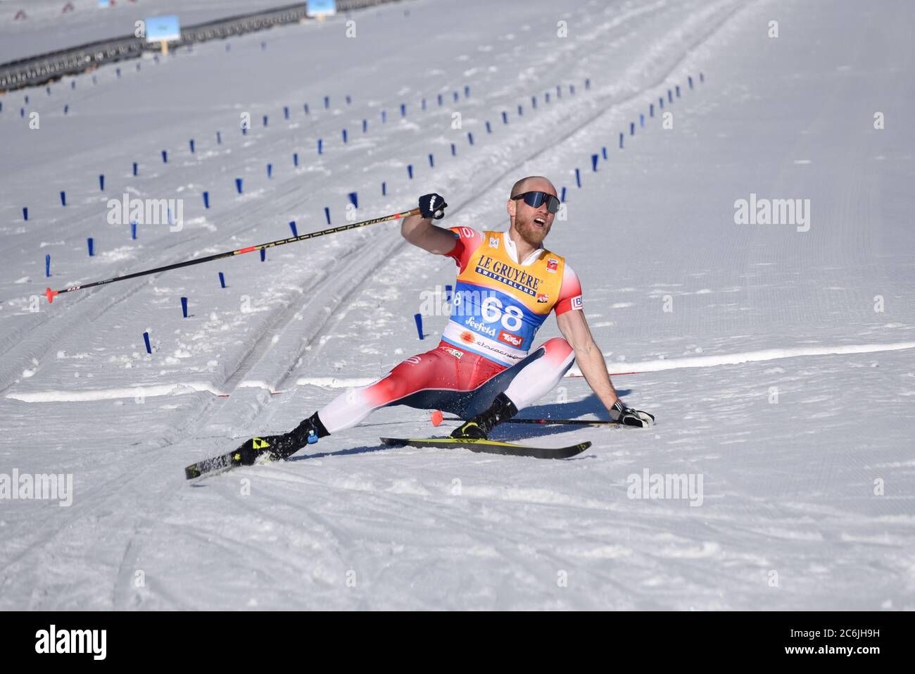 Martin Johnsrud Sundby, de Norvège, termine la course de ski de fond de 15 K, qu'il a remportée lors des Championnats du monde nordique FIS de 2019, à Seefeld, en Autriche. Banque D'Images