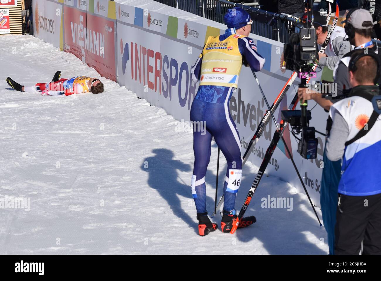 Iivo Niskanen, de Finlande, est interviewé après avoir terminé troisième dans la course 2019-K des Championnats du monde de ski nordique 15 de la FIS, à Seefeld, en Autriche. Banque D'Images