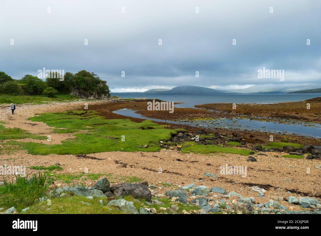 Loch Eishort Küste BEI Ord, île de Skye, montagnes de mit Blick auf die Guillin Banque D'Images Loch Eishort Küste BEI Ord, île de Skye, montagnes de mit Blick auf die Guillin Banque D'Images