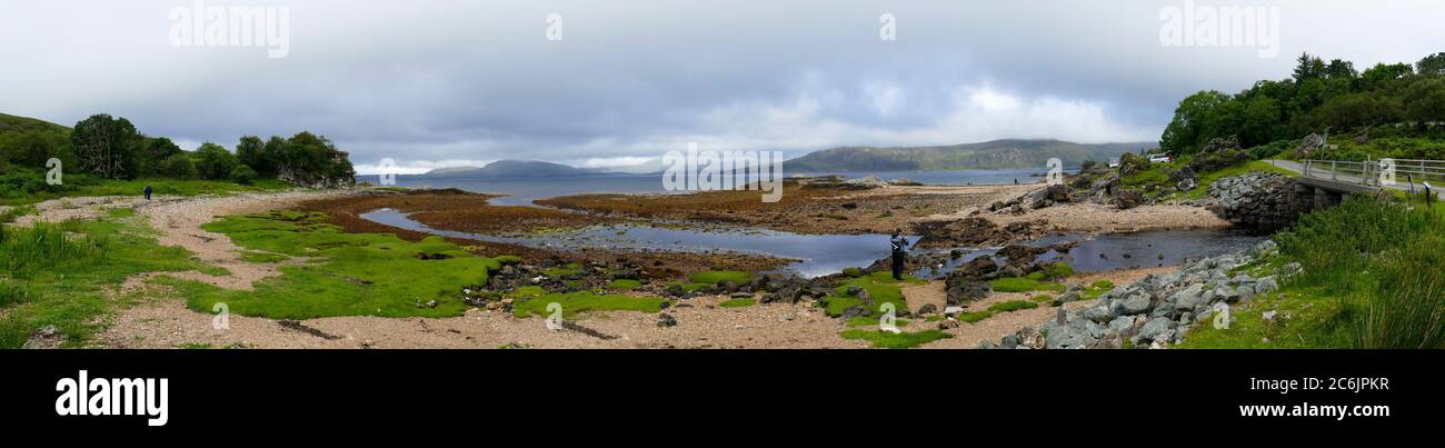 Loch Eishort Küste BEI Ord, île de Skye, montagnes de mit Blick auf die Guillin Banque D'Images Loch Eishort Küste BEI Ord, île de Skye, montagnes de mit Blick auf die Guillin Banque D'Images