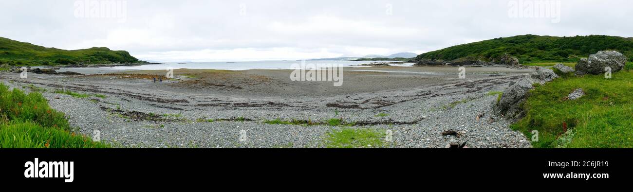 Loch Eishort Küste BEI Ord, île de Skye, montagnes de mit Blick auf die Guillin Banque D'Images Loch Eishort Küste BEI Ord, île de Skye, montagnes de mit Blick auf die Guillin Banque D'Images