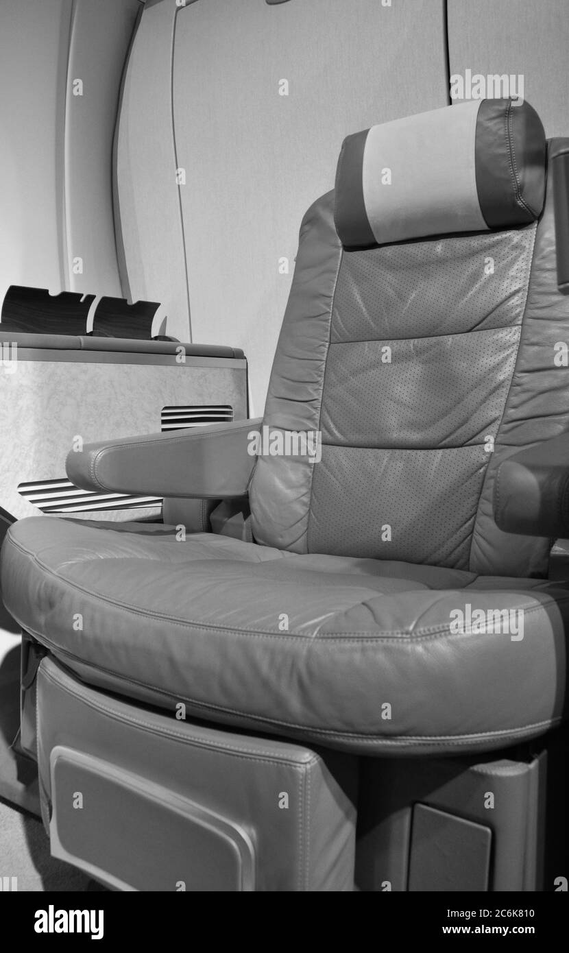 Die Suite des Singapore Airline A-380 garantiert Privatsphäre und viel Platz, Hat ein edles Design und ein gros Tisch, alle erdenklichen featuu Banque D'Images