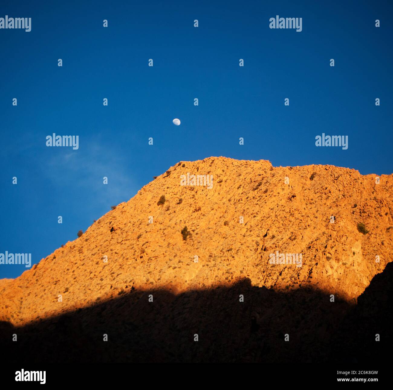 Chaîne de montagnes au coucher du soleil, Boumalne Dades, gorge de Dades, Maroc Banque D'Images