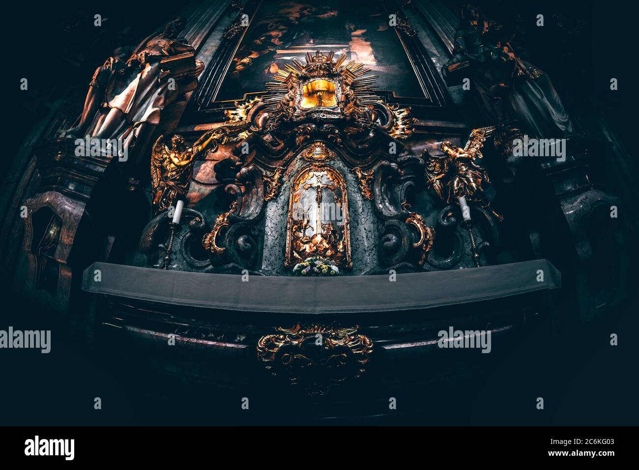 Prague, République Tchèque - 23 mai 2018 : vue intérieure de la cathédrale Saint-Nicolas (Kostel svateho Mikulase) à Prague (Mala Strana) Banque D'Images