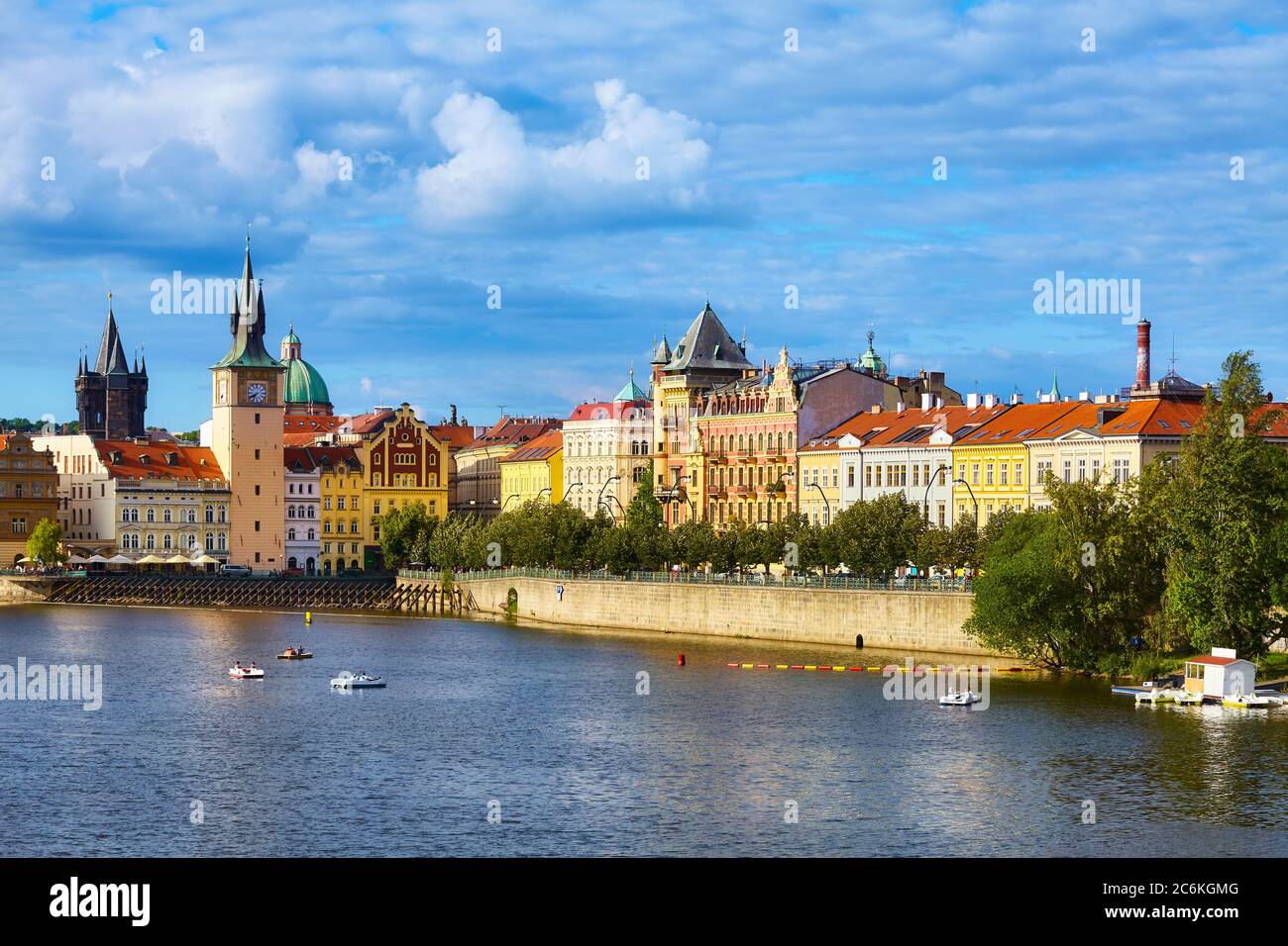 Prague paysage urbain au beau soleil, République tchèque. Banque D'Images