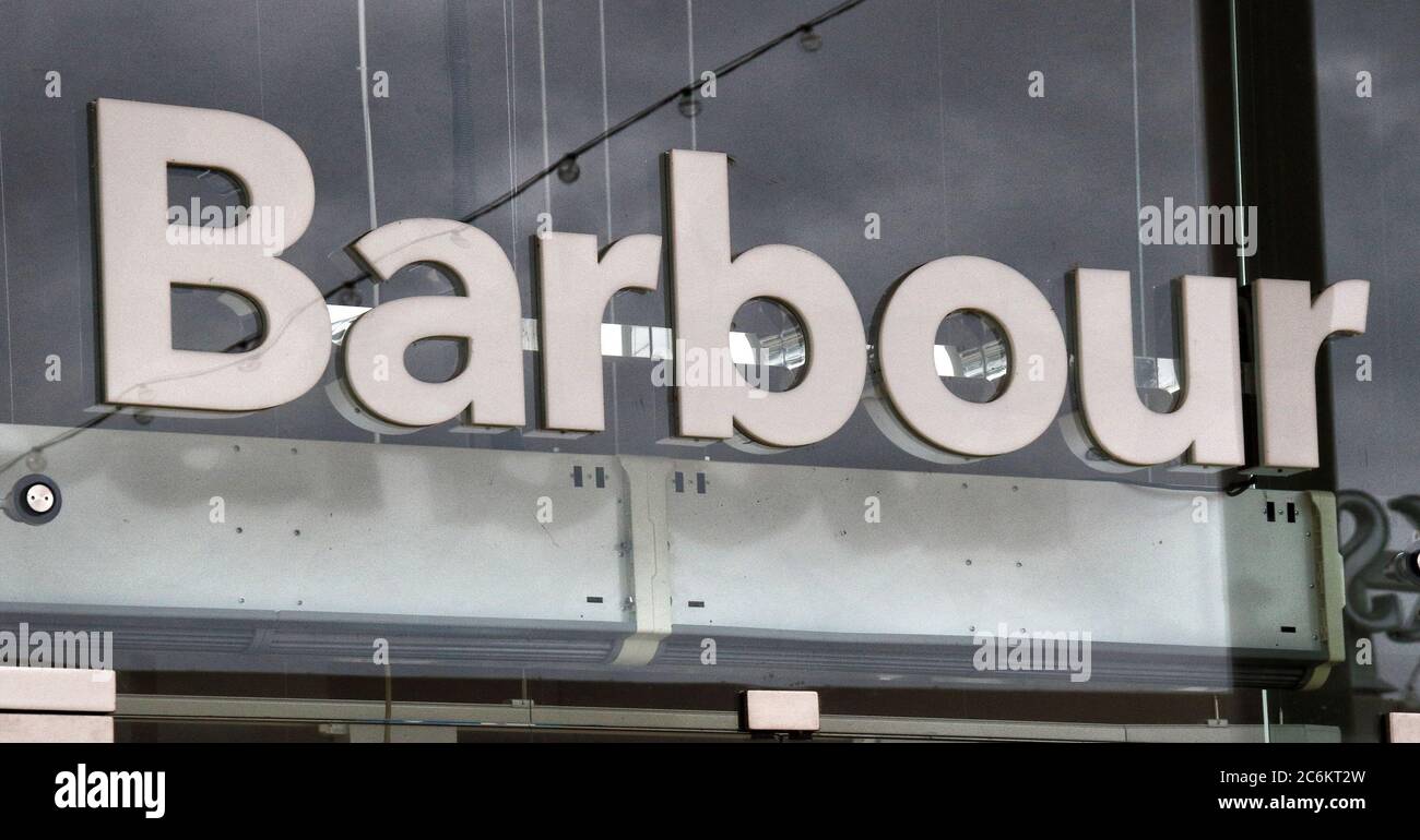 Rushden, Royaume-Uni. 9 juillet 2020. Logo Barbour vu à l'une de leurs branches. Crédit : Keith Mayhew/SOPA Images/ZUMA Wire/Alay Live News Banque D'Images