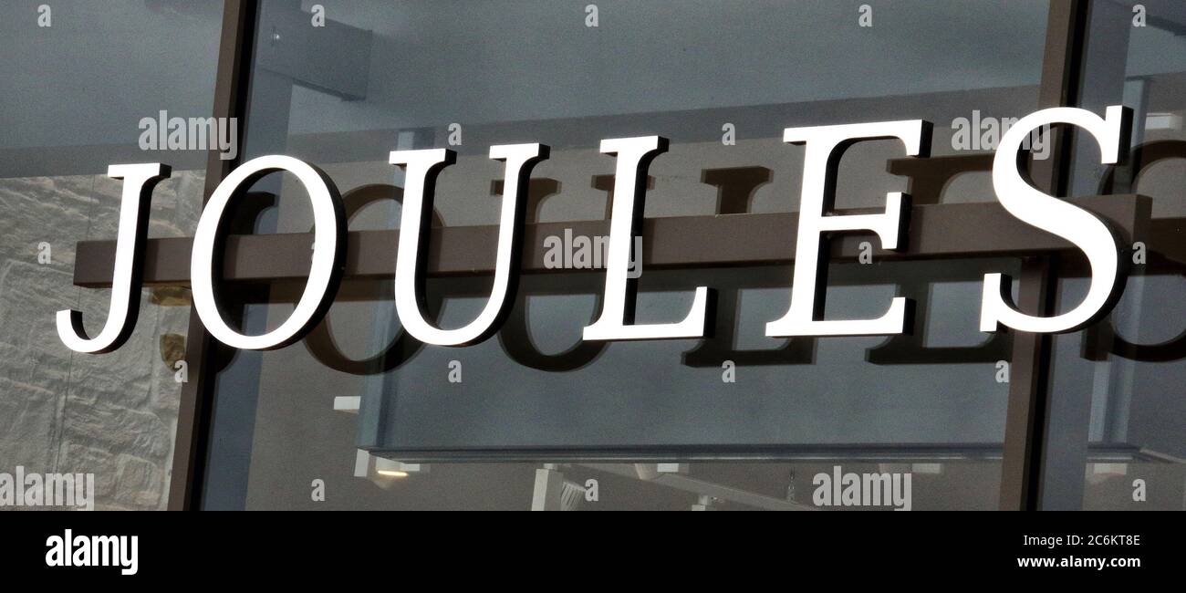 Rushden, Royaume-Uni. 9 juillet 2020. Logo joules vu à l'une de leurs branches. Crédit : Keith Mayhew/SOPA Images/ZUMA Wire/Alay Live News Banque D'Images