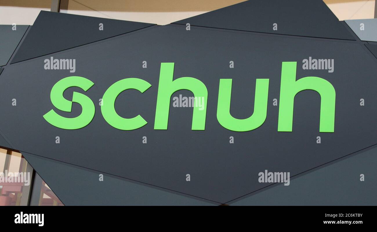 Rushden, Royaume-Uni. 9 juillet 2020. Logo Schuh vu dans l'une de leurs branches. Crédit : Keith Mayhew/SOPA Images/ZUMA Wire/Alay Live News Banque D'Images