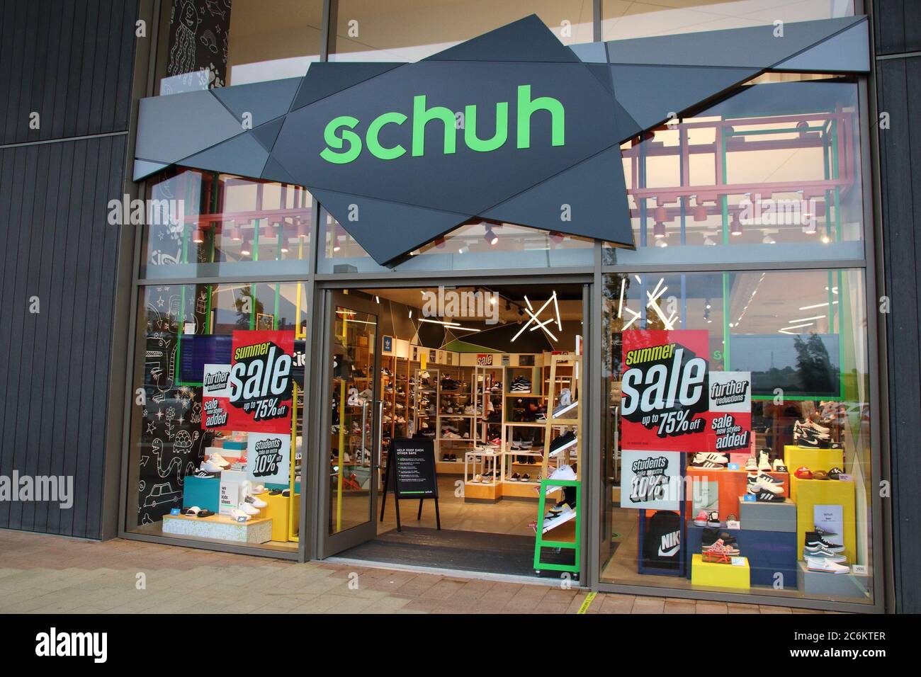 Rushden, Royaume-Uni. 9 juillet 2020. Logo Schuh vu dans l'une de leurs branches. Crédit : Keith Mayhew/SOPA Images/ZUMA Wire/Alay Live News Banque D'Images