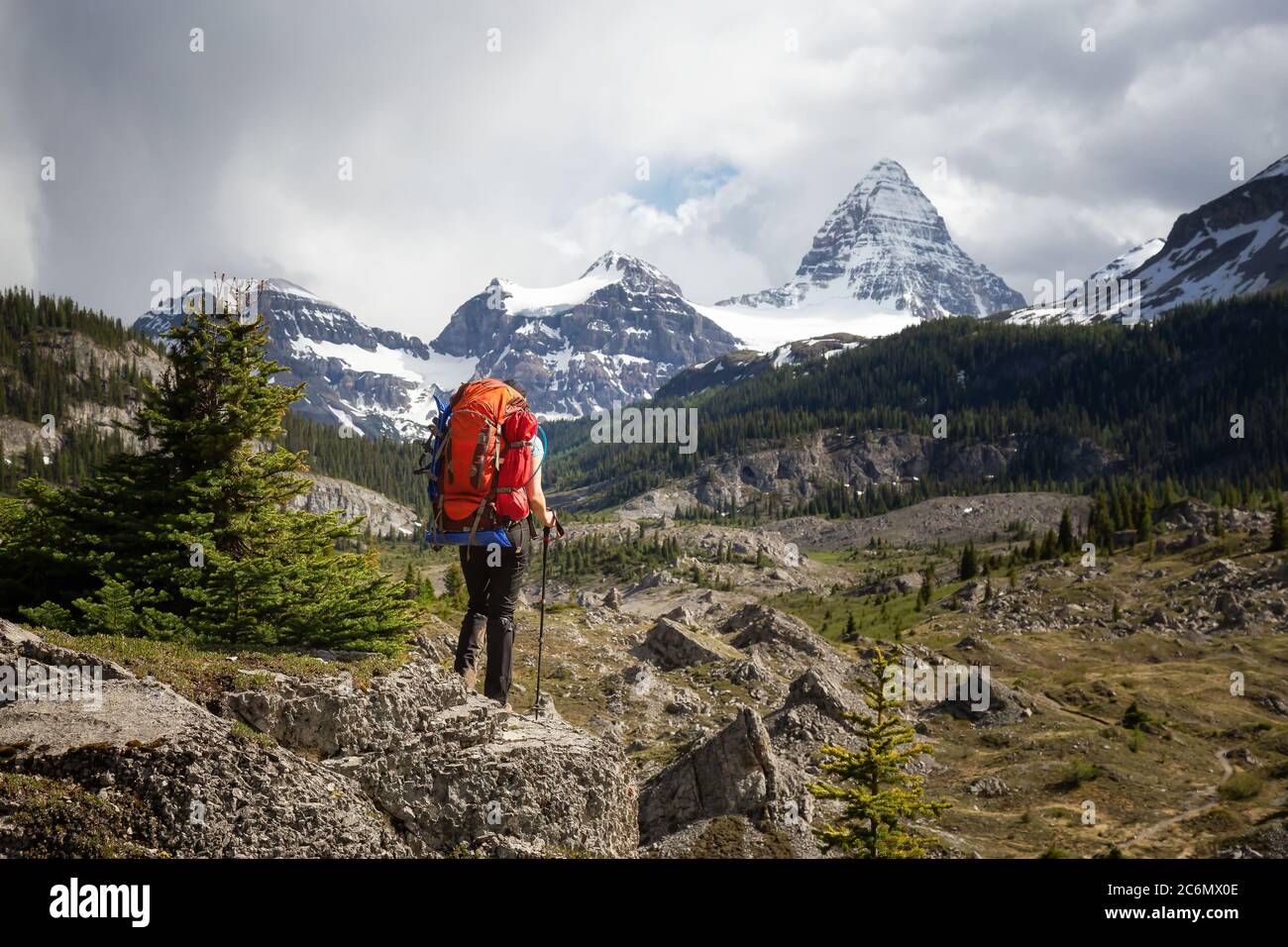 Aventure randonnée dans le parc provincial emblématique du Mont Assiniboine, près de Banff Banque D'Images