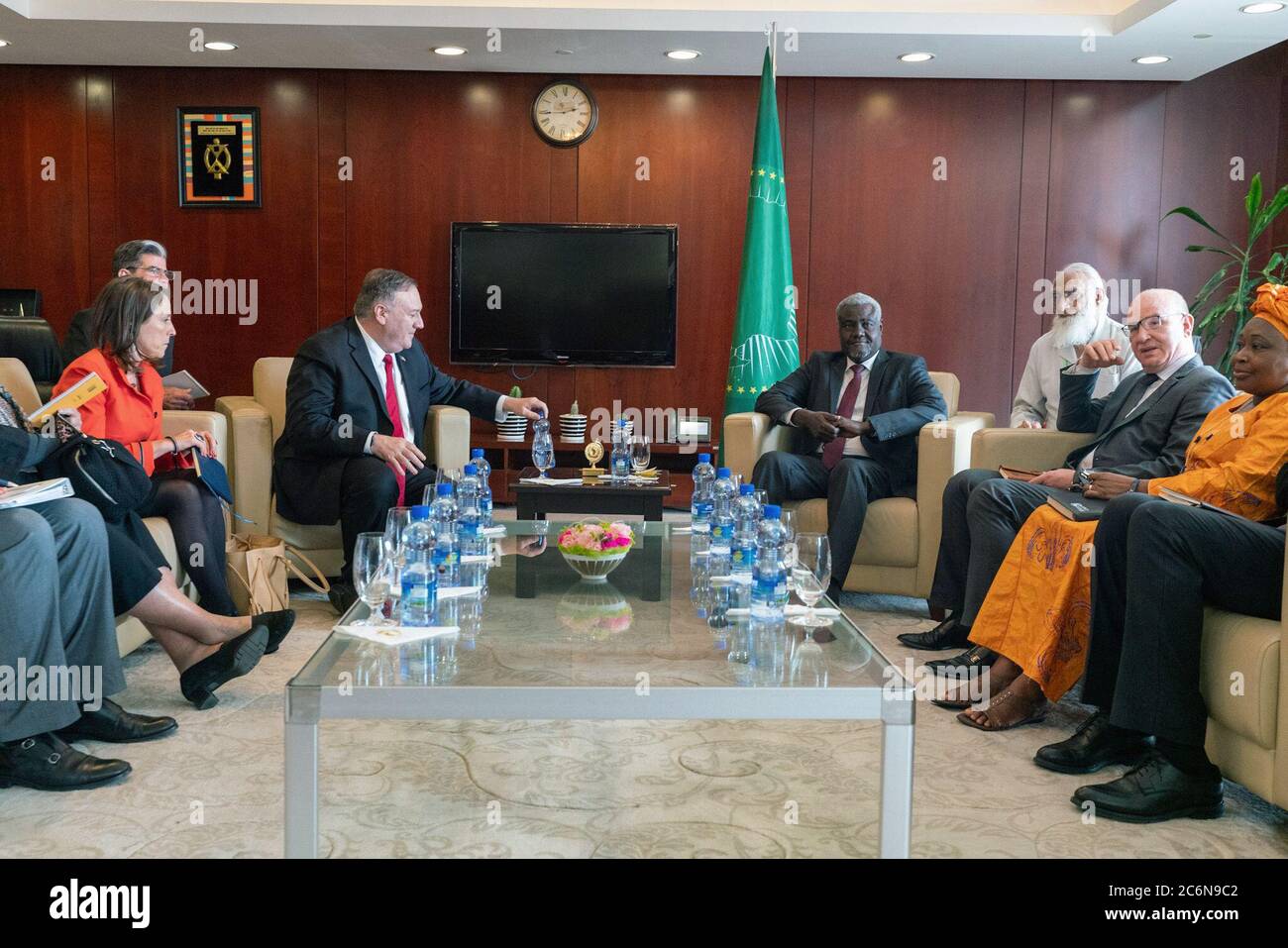 Le secrétaire d'État Mike Pompeo rencontre la présidente de la Commission de l'Union africaine Moussa Faki Mahamat à Addis-Abeba (Éthiopie), le 18 février 2020 Banque D'Images
