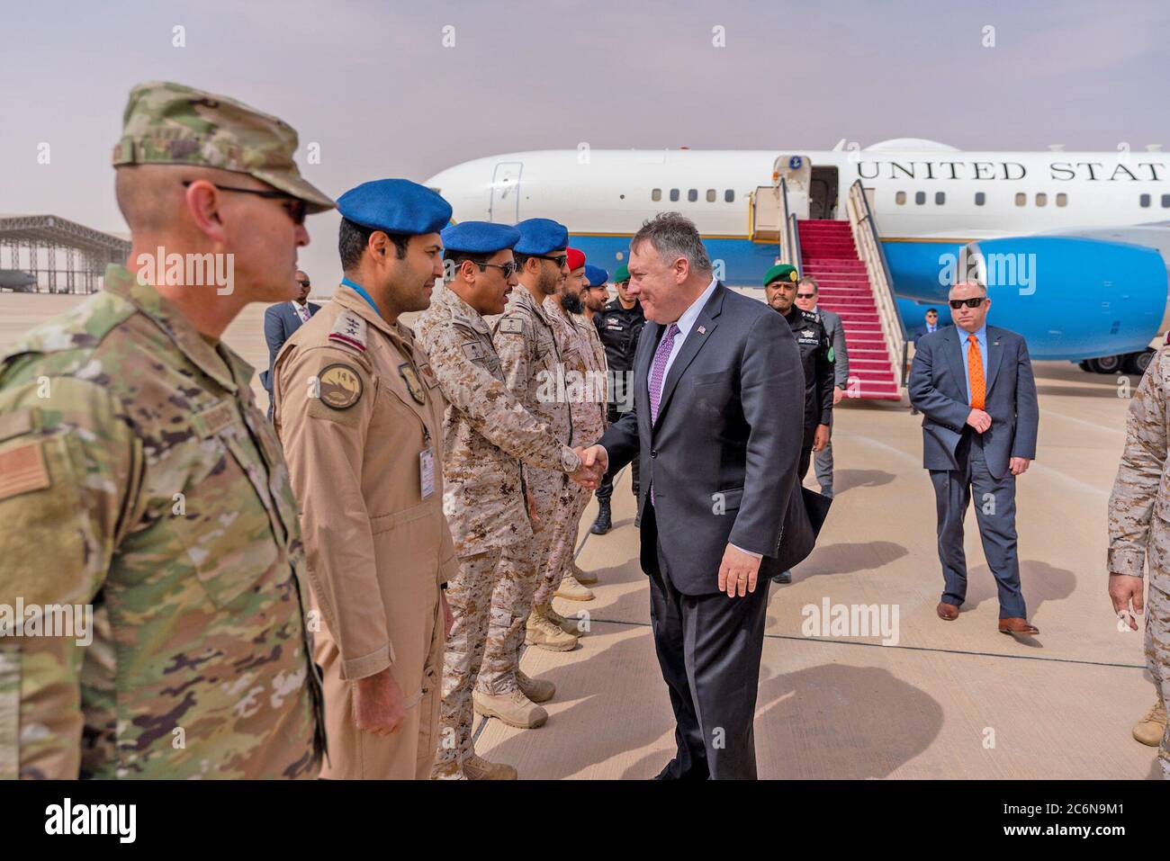 Le secrétaire d'État Michael R. Pompeo visite la base aérienne du Prince Sultan et rencontre des membres du service américain, en Arabie Saoudite Banque D'Images
