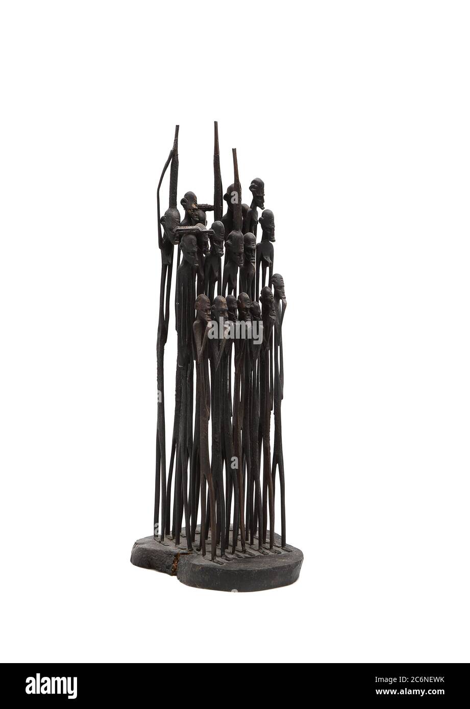 Figurine miniature en bois ébène sur fond clair dans un design inhabituel. Le travail d'un maître inconnu. Souvenir. Afrique de l'est, 11 juillet 2020. Banque D'Images