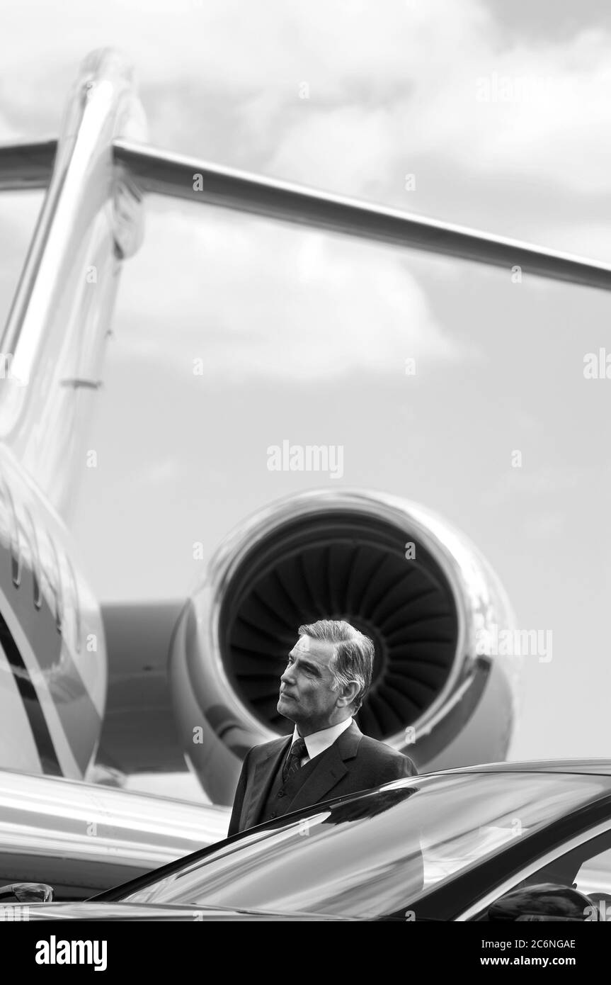 Jet Aviation; Privat Jet; airplaine; limousine; hommes d'affaires; luxe; jet -set; Zurich-Airport; Privat-Jet; Flugzeug; Luftverkehr; Luxus; Fliegen; G  Photo Stock - Alamy