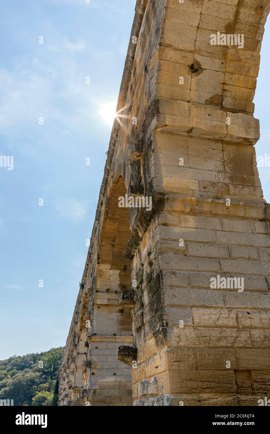 Vue sur l'ancien pont de l'aqueduc romain au Pont du Gard, France Banque D'Images