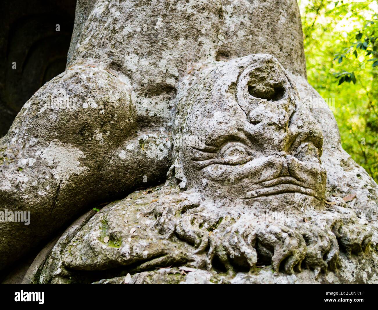 Détail de Hercules Fighting Cacus, une immense sculpture dans le célèbre Parc des Monstres, également appelé Sacred Grove, Bomarzo Gardens, Viterbo, Latium Banque D'Images