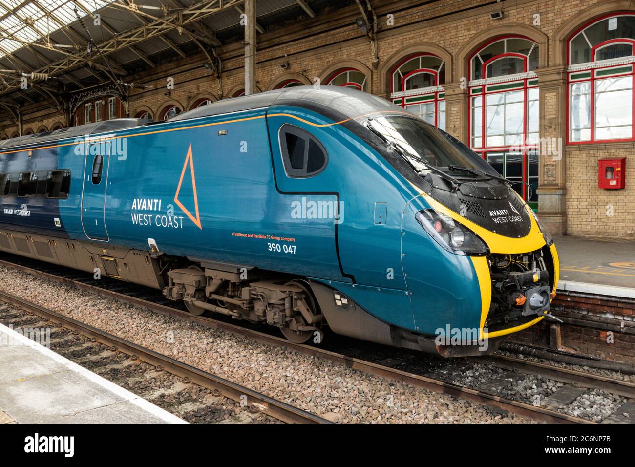 Pendolino 390047 à Avanti West Coast Livery à la plate-forme 3 à Preston. Samedi 11 juillet 2020. Banque D'Images