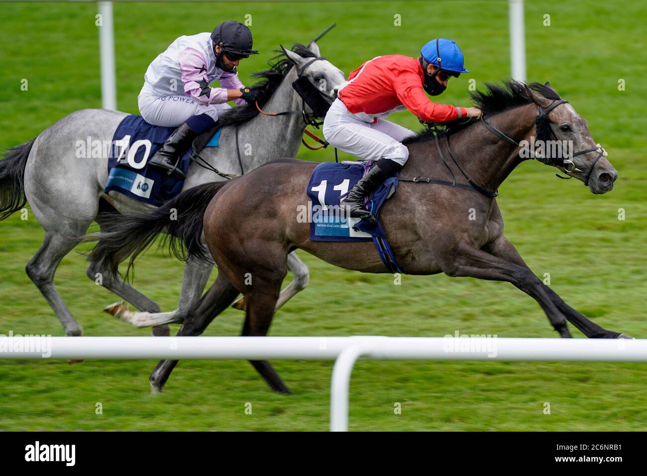 Indie Angel, monté par Nicky Mackay, remporte le concours britannique Stalion Studs EBF Filliess' Handicap le troisième jour du Moet and Chandon July Festival à l'hippodrome de Newmarket. Banque D'Images