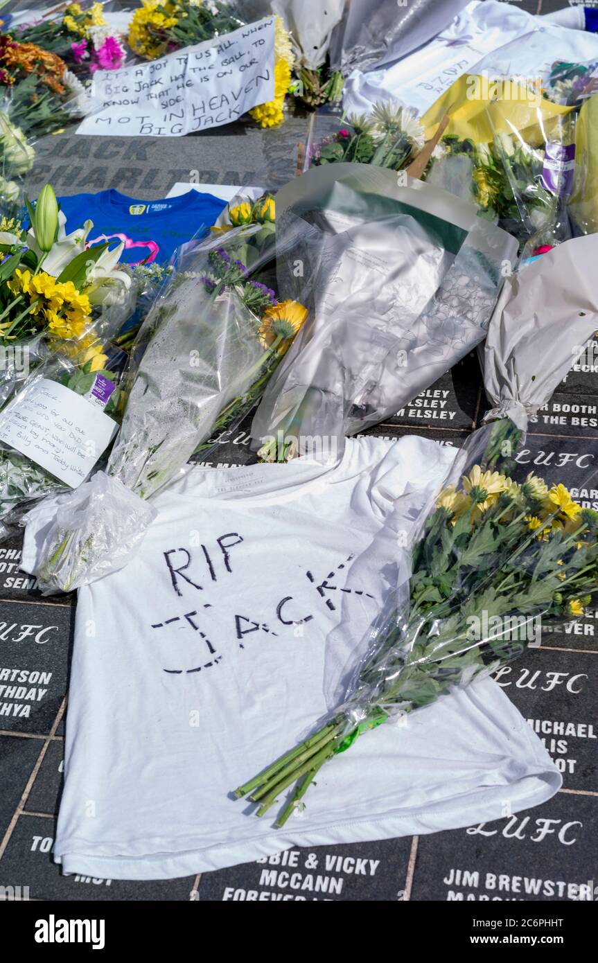 Mémorial du footballeur anglais et vainqueur de la coupe du monde 1966, Jack 'Jackie' Charlton, Leeds United football Ground, Elland Road Leeds samedi 11 juillet 2020 décédé vendredi 10 juillet 2020 à l'âge de 85 ans Banque D'Images