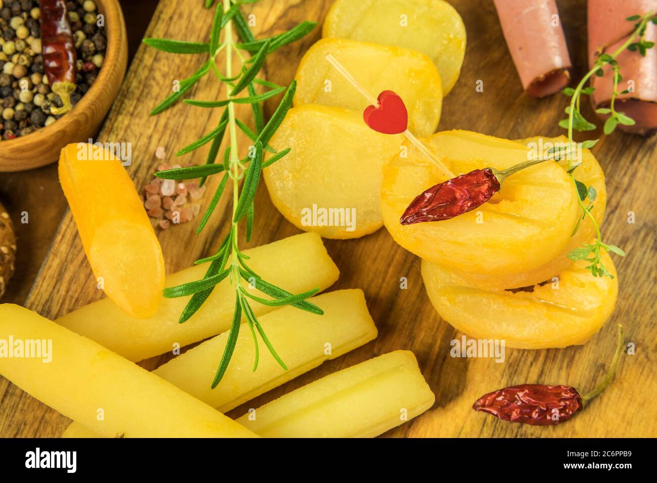 Fromage tchèque malodorant - Olomoucke tvaruzky. Fromage piqueux. Délicatesse aromatique. Produits laitiers. Fromage tchèque traditionnel. Banque D'Images