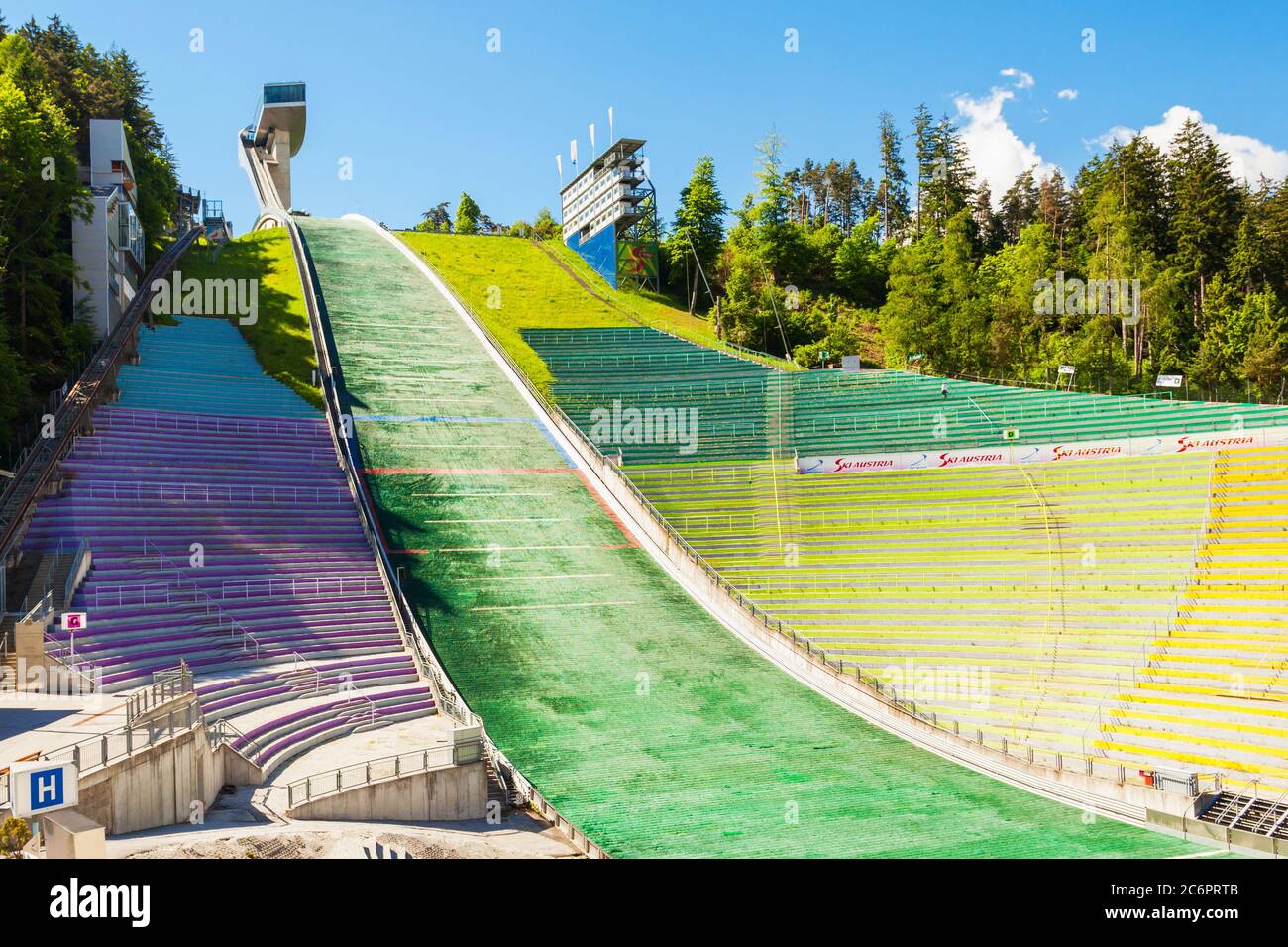 INNSBRUCK, Autriche - 22 MAI 2017 : l'Sprungschanze Bergisel Stadion est un stade de saut à ski de Bergisel hill situé dans à Innsbruck, Autriche Banque D'Images