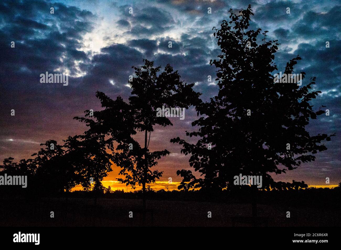 Poznan, Wielkopolska, Pologne. 11 juillet 2020. Le soir et le coucher du soleil de la journée d'été. Crédit: Dawid Tatarkiewicz/ZUMA Wire/Alay Live News Banque D'Images
