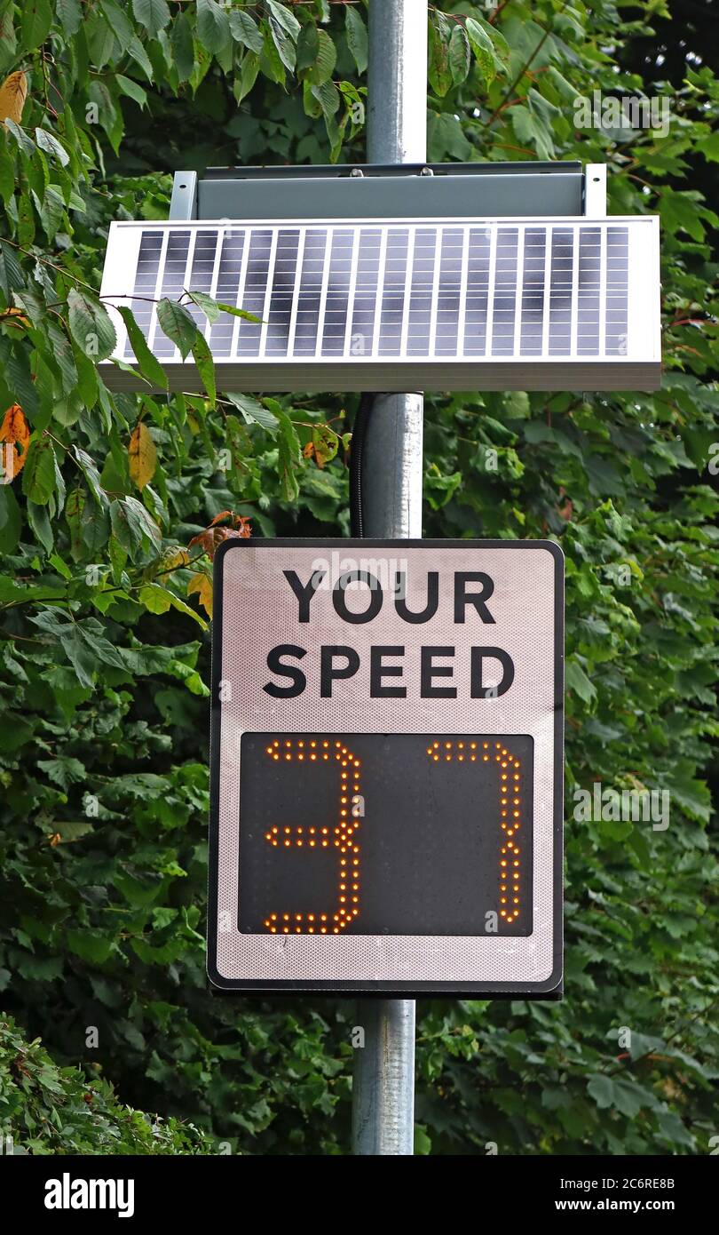 Votre vitesse,Groupe de sensibilisation à la vitesse,indicateur radar montrant la voiture de vitesse à 37 mph, Grappenhall , Stockton Heath, Warrington,Cheshire,Angleterre Banque D'Images