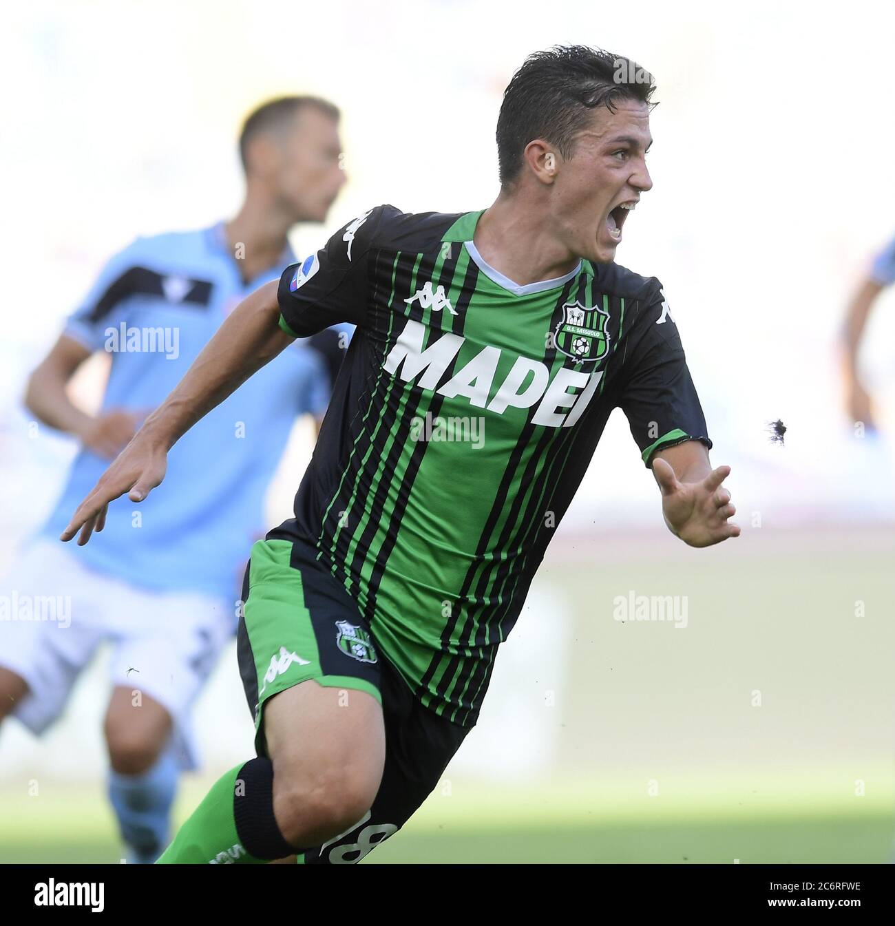 Rome, Italie. 11 juillet 2020. Giacomo Raspadori de Sassuolo célèbre après avoir obtenu son score lors du match de football de la série A entre Lazio et Sassuolo à Rome, Italie, le 11 juillet 2020. Crédit: Augusto Casasoli/Xinhua/Alamy Live News Banque D'Images