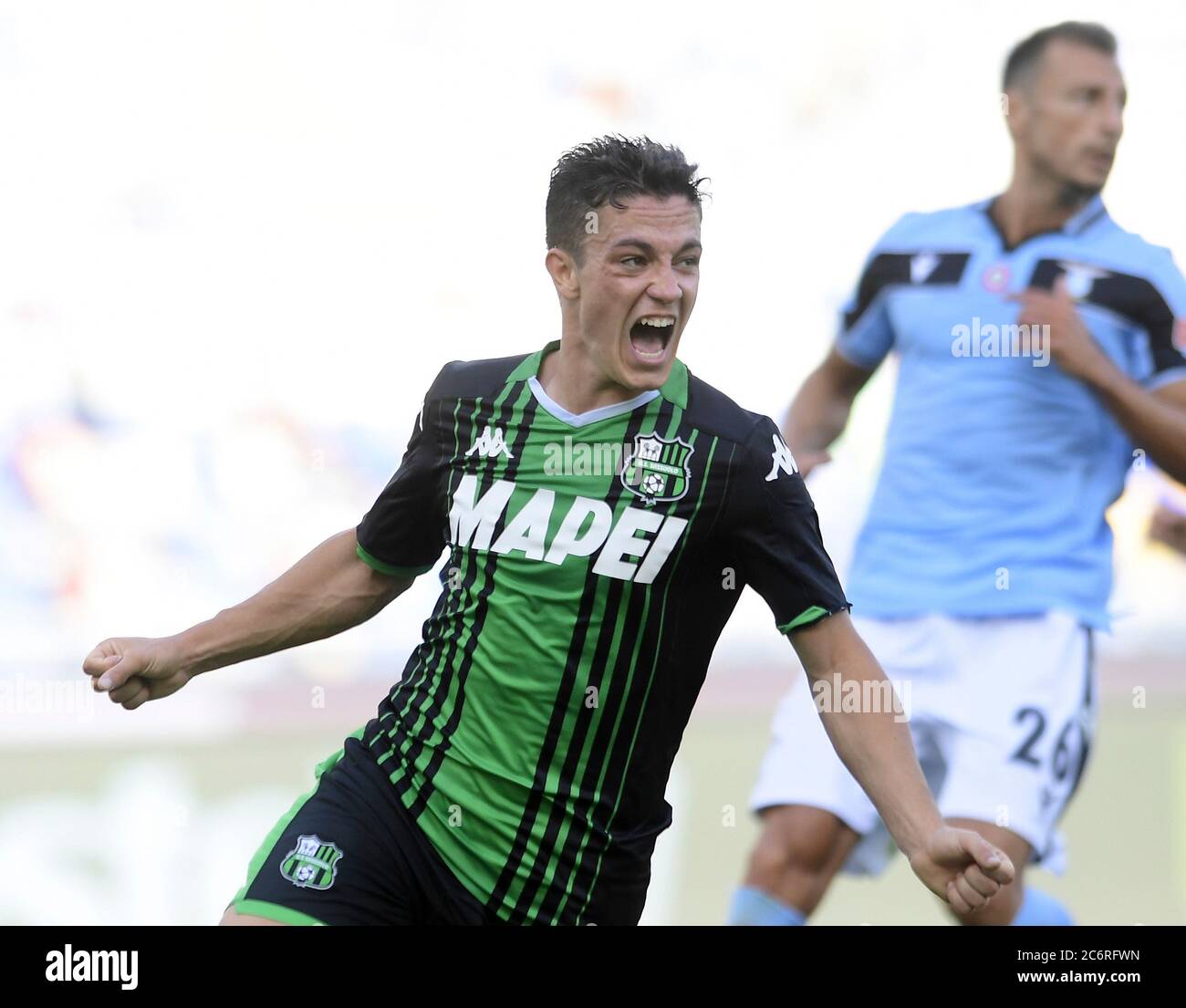 Rome, Italie. 11 juillet 2020. Giacomo Raspadori de Sassuolo célèbre après avoir obtenu son score lors du match de football de la série A entre Lazio et Sassuolo à Rome, Italie, le 11 juillet 2020. Crédit: Augusto Casasoli/Xinhua/Alamy Live News Banque D'Images