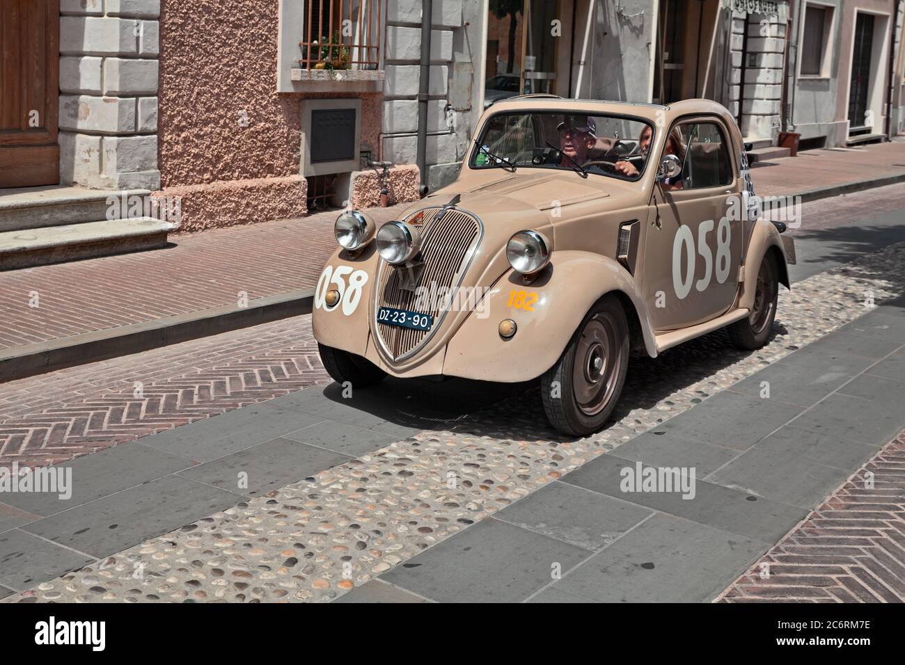 Fiat 500 B Topolino d'époque (1948) dans la course automobile classique mille Miglia, le 19 mai 2017 à Gatteo, FC, Italie Banque D'Images