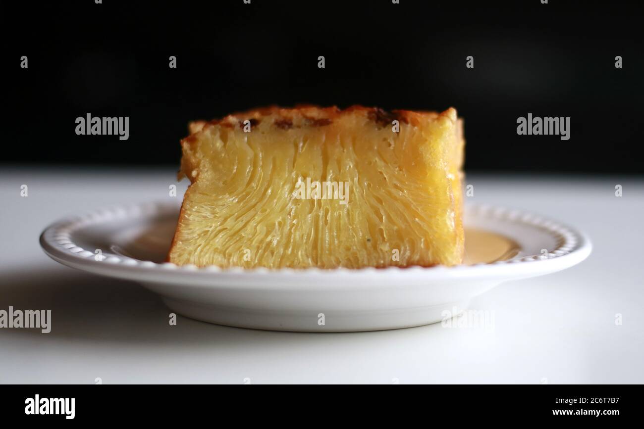 Bika Ambon Sur Fond Blanc Gateau Indonesien En Nid D Abeille Gateau Populaire De Medan Sumatra Du Nord Indonesie Photo Stock Alamy