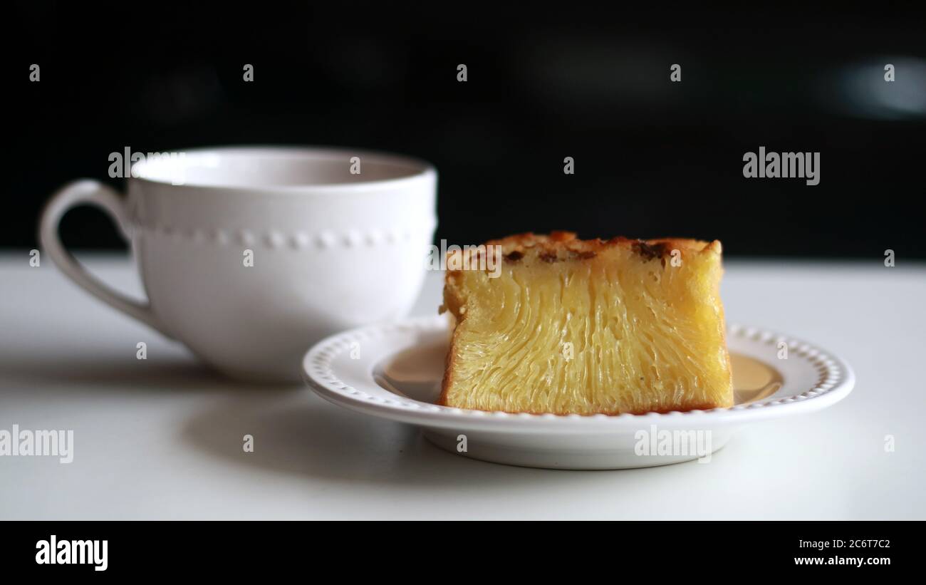 Bika Ambon Et Une Tasse De Boisson Gateau Indonesien En Nid D Abeille Gateau Populaire De Medan Sumatra Du Nord Indonesie Photo Stock Alamy Bika Ambon Et Une Tasse De Boisson Gateau Indonesien En Nid D Abeille Gateau Populaire De Medan Sumatra Du Nord Indonesie Photo Stock Alamy