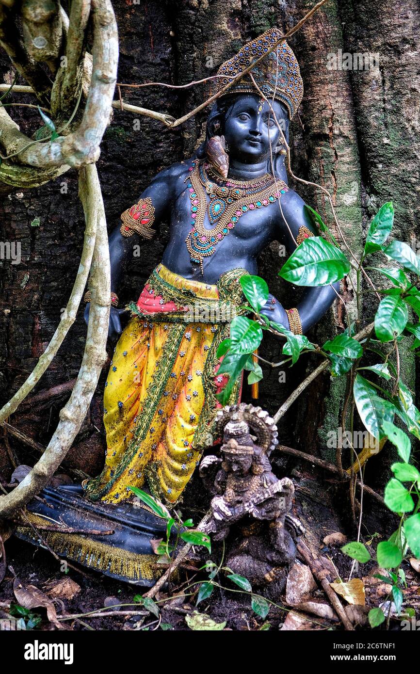 Statue hindoue située en face du temple Peruvaram Mahadeva, au nord de Paramur, au Kerala. Inde. Banque D'Images