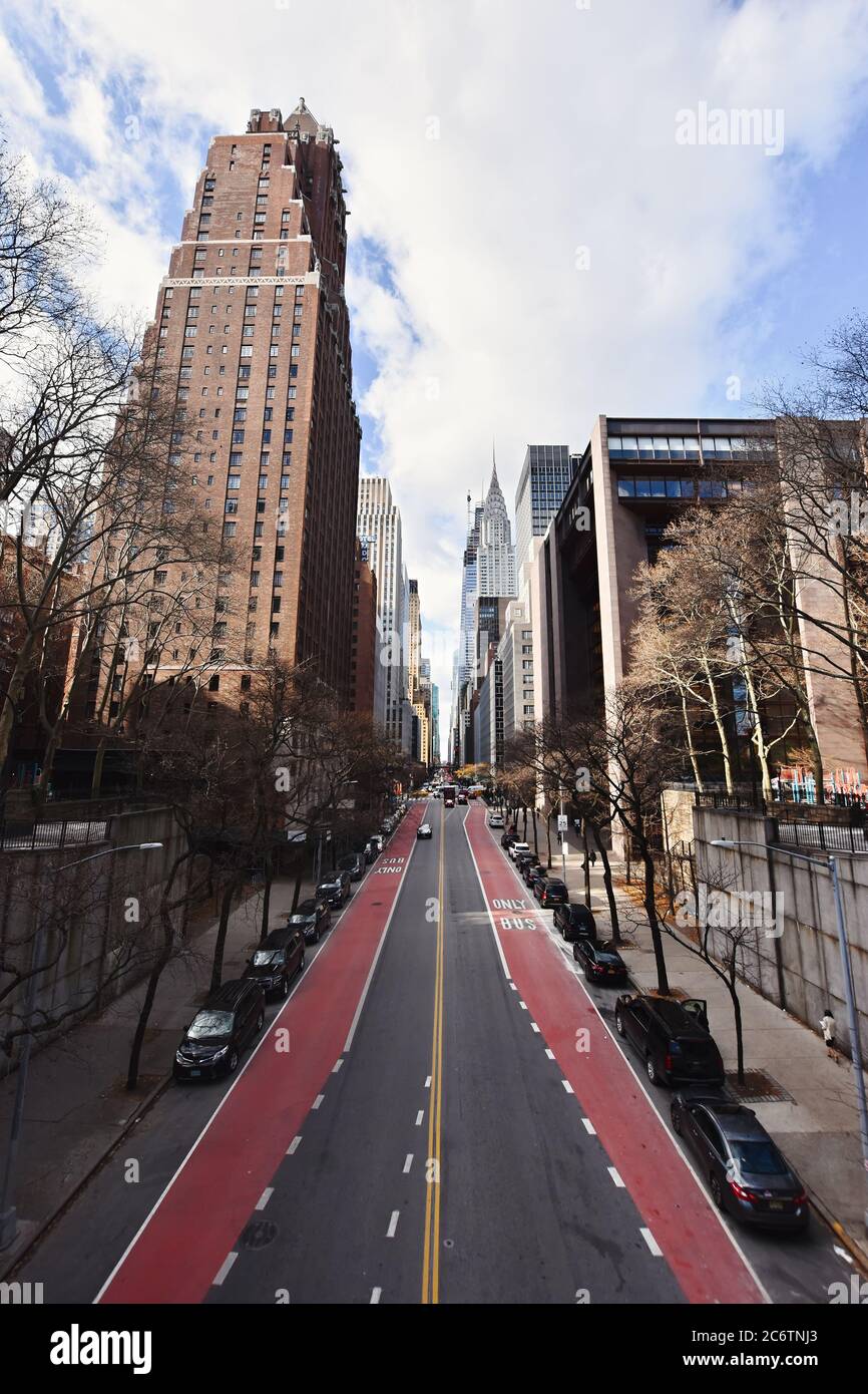 New York, États-Unis - 5 décembre 2019. East 42nd Street vue d'en haut, célèbre Tudor City Bridge dans Midtown Manhattan, New York City, Etats-Unis Banque D'Images