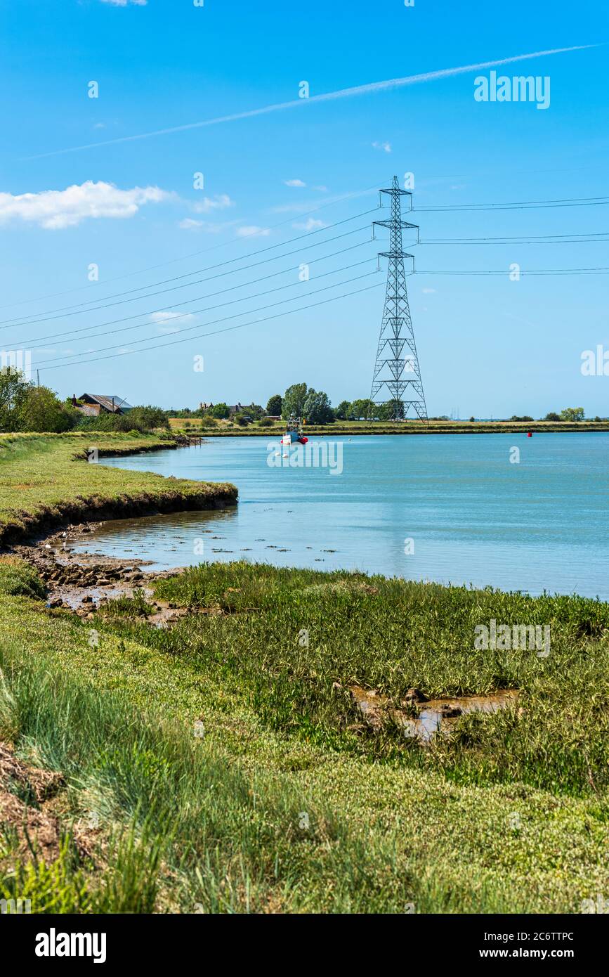 Bateau de pêche sur Faversham Creek dans le Kent, Angleterre Banque D'Images