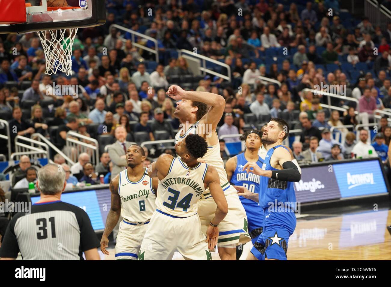 Orlando Magic accueille les Milwaukee Bucks à l'Amway à Orlando, en Floride, le samedi 8 février 2020. Crédit photo : Marty Jean-Louis Banque D'Images