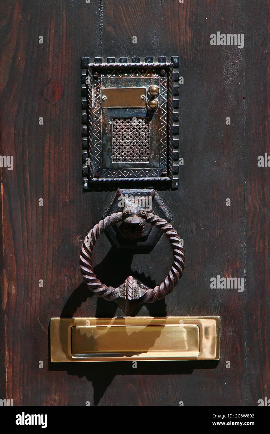 de porte en fer d'époque avec et boîte aux — free download