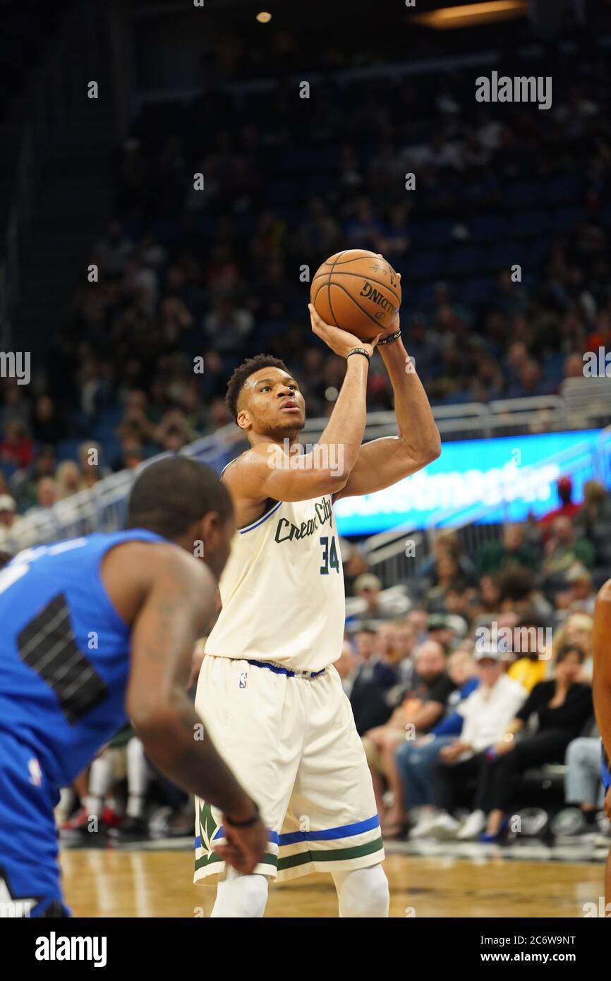 Orlando Magic accueille les Milwaukee Bucks à l'Amway à Orlando, en Floride, le samedi 8 février 2020. Crédit photo : Marty Jean-Louis Banque D'Images