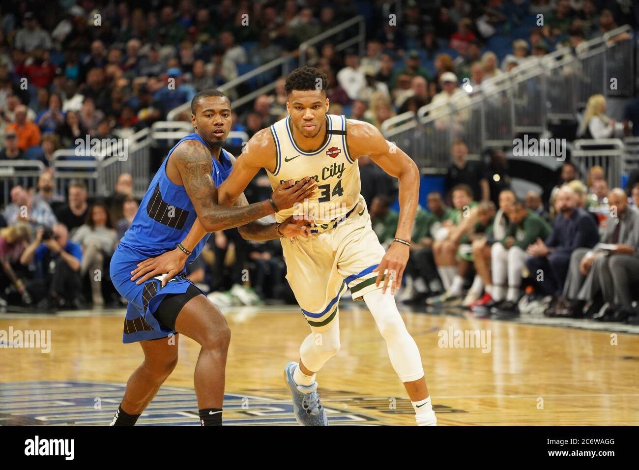 Orlando Magic accueille les Milwaukee Bucks à l'Amway à Orlando, en Floride, le samedi 8 février 2020. Crédit photo : Marty Jean-Louis Banque D'Images