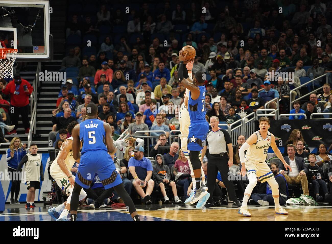 Orlando Magic accueille les Milwaukee Bucks à l'Amway à Orlando, en Floride, le samedi 8 février 2020. Crédit photo : Marty Jean-Louis Banque D'Images