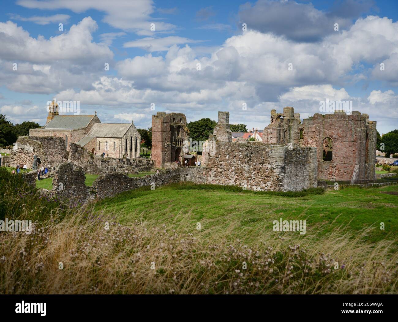Les ruines du Prieuré de Lindisfarne, Île Sainte, Northumberland, Angleterre Banque D'Images