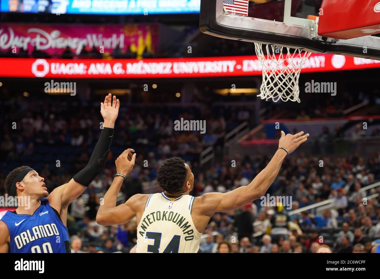 Orlando Magic accueille les Milwaukee Bucks à l'Amway à Orlando, en Floride, le samedi 8 février 2020. Crédit photo : Marty Jean-Louis Banque D'Images