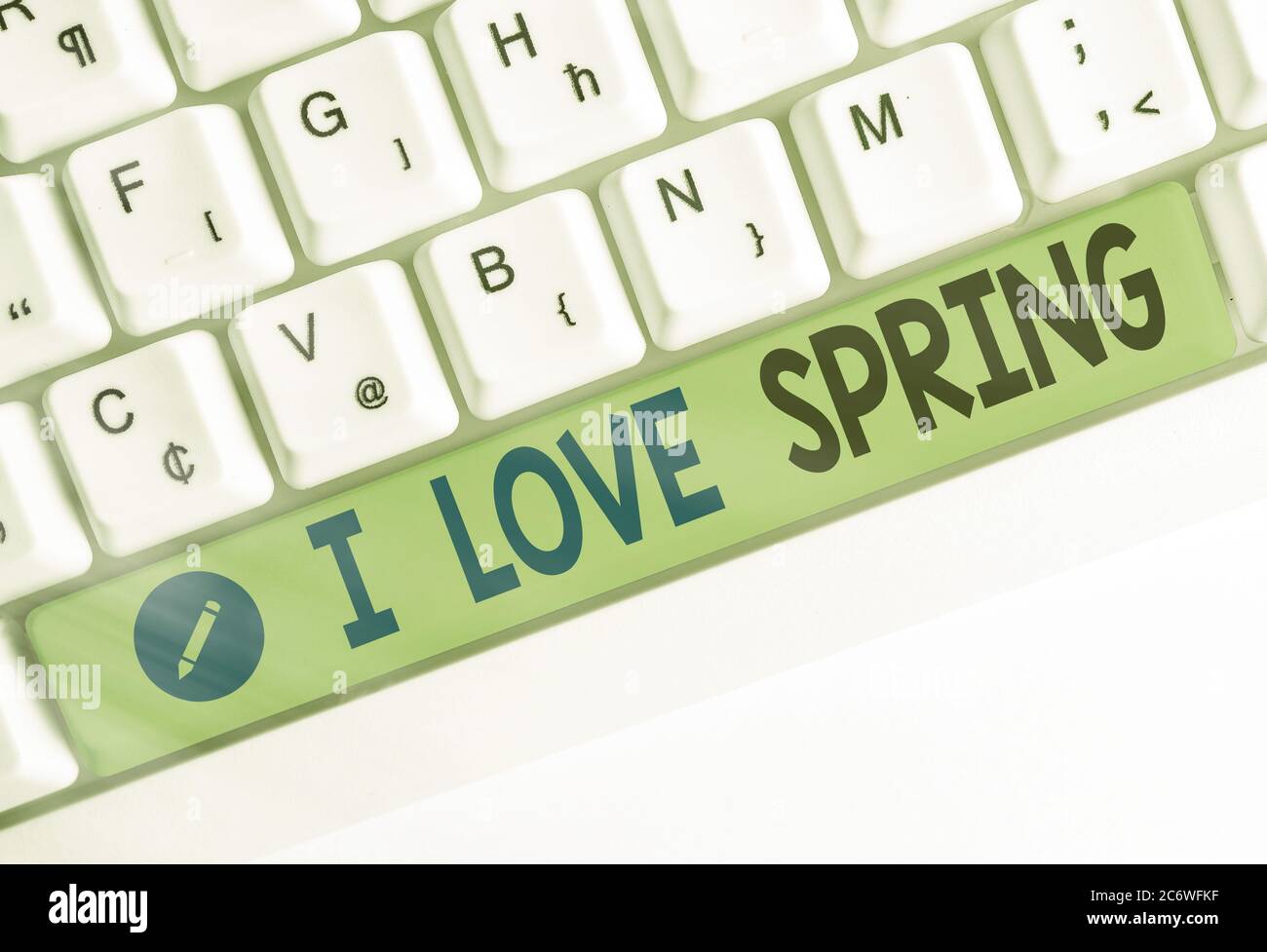 Texte écrit de mot J'aime le printemps. Photo d'entreprise montrant pourquoi avoir une forte affection à cette saison, touche de clavier de couleur différente avec ac Banque D'Images